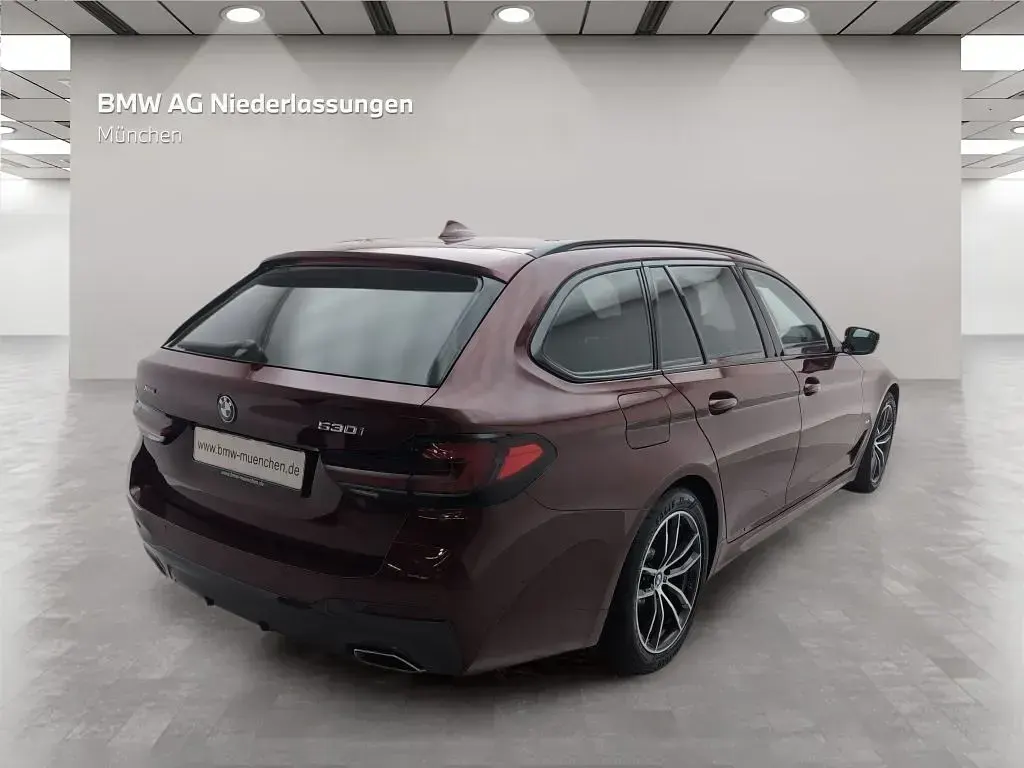 Gebraucht BMW 530 Performance 245 PS (180 kW) 2023 Rot Kombi