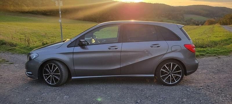 Gebraucht Mercedes B200 156 PS (114 kW) 2014 Grau Van / Kleinbus