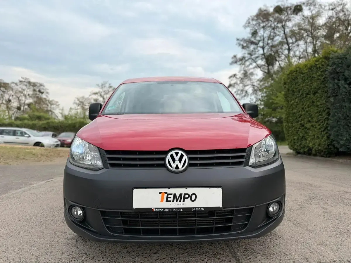 Używany VW Caddy 102 KM (75 kW) 2011 Czerwony Minivan