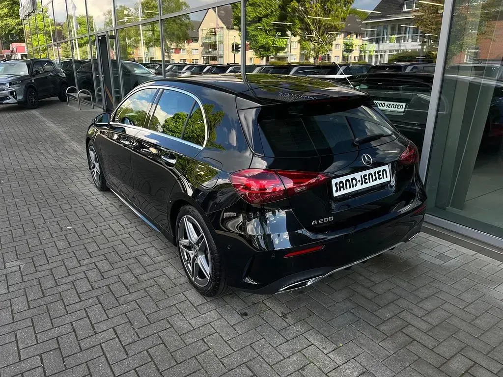 Gebraucht Mercedes A200 Advanced Plus 163 PS (119 kW) 2025 Kosmosschwarz metallic Limousine