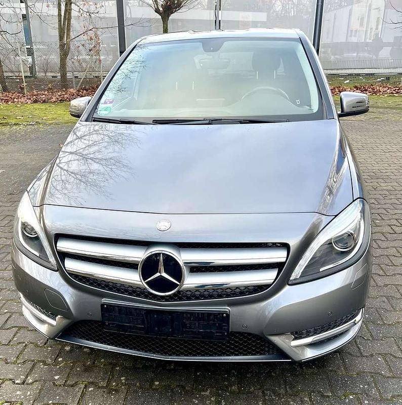 Gebraucht Mercedes B200 136 PS (100 kW) 2014 Mountaingrau Kleinwagen