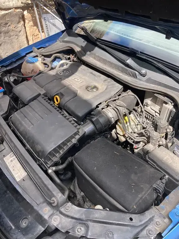 Second-hand VW Polo LOUNGE 105 CP (77 kW) 2015 Albastru Berlinǎ