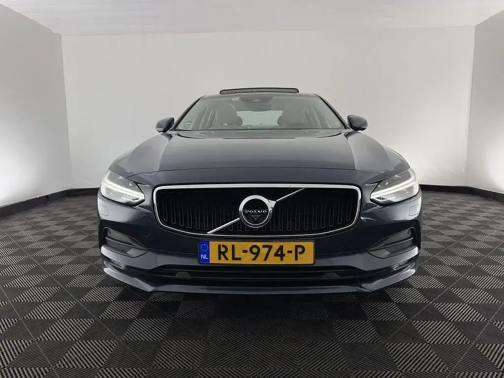 Gebraucht Volvo S90 Momentum 190 PS (139 kW) 2018 Blau Limousine