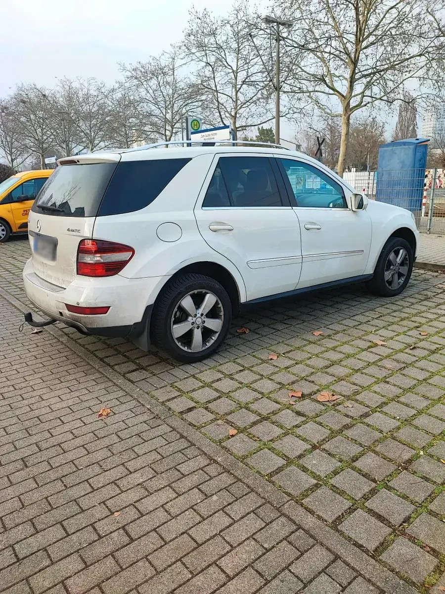 Gebraucht Mercedes ML320 226 PS (166 kW) 2009 Weiß SUV