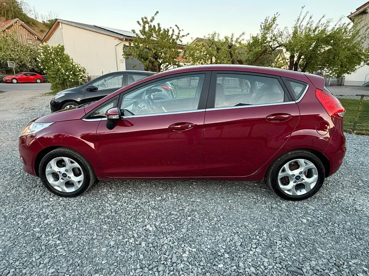 Usata Ford Fiesta Titanium 97 CV (71 kW) 2009 Rosso Utilitaria