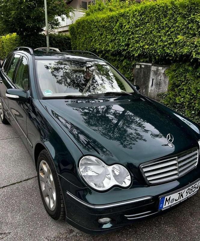 Grün Gebraucht 2005 Mercedes C220 Classic Kombi | 3.770 € (Fairer Preis) - Bild 1/4