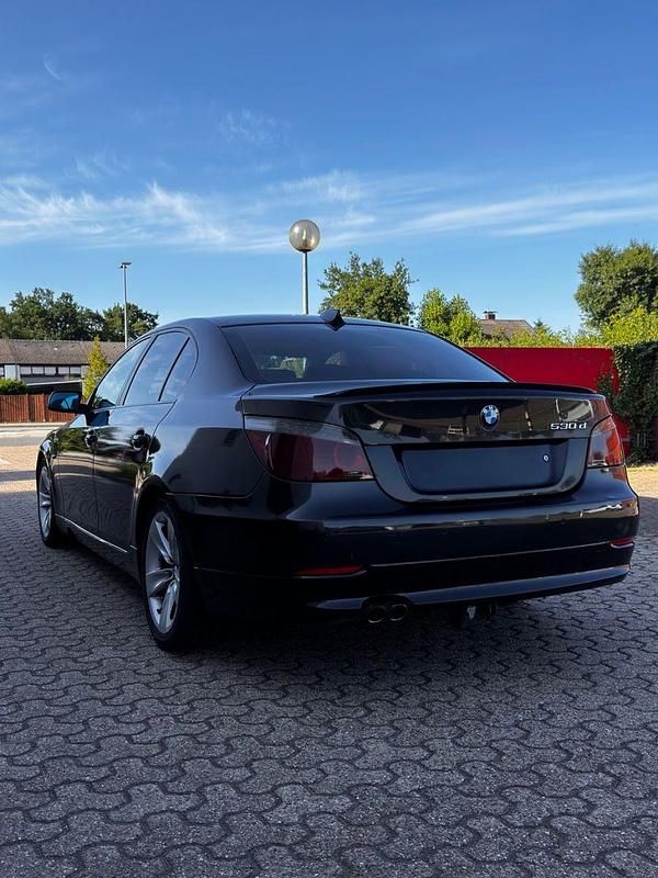 Gebraucht BMW 530 235 PS (172 kW) 2010 Schwarz Limousine