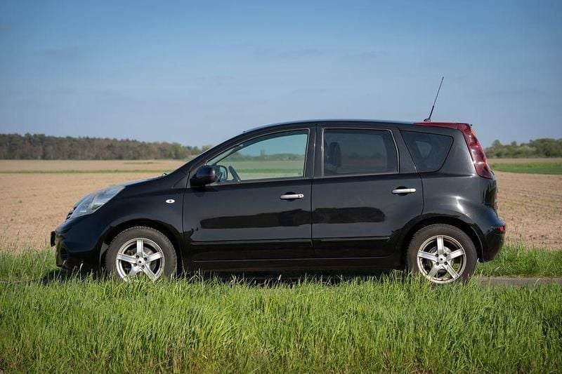 Second-hand Nissan Note 110 CP (80 kW) 2011 Negru Hatchback