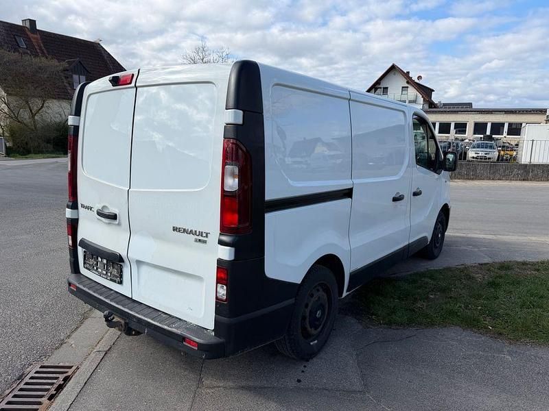Gebraucht Renault Trafic Komfort 145 PS (106 kW) 2017 Weiß Van / Kleinbus