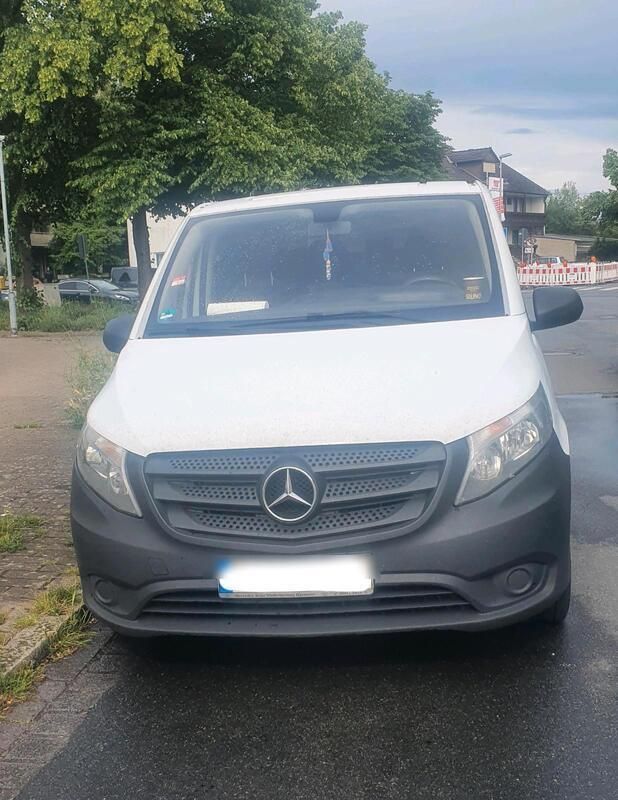 Weiß Gebraucht 2015 Mercedes Vito Van / Kleinbus | 6.500 € - Bild 1/4