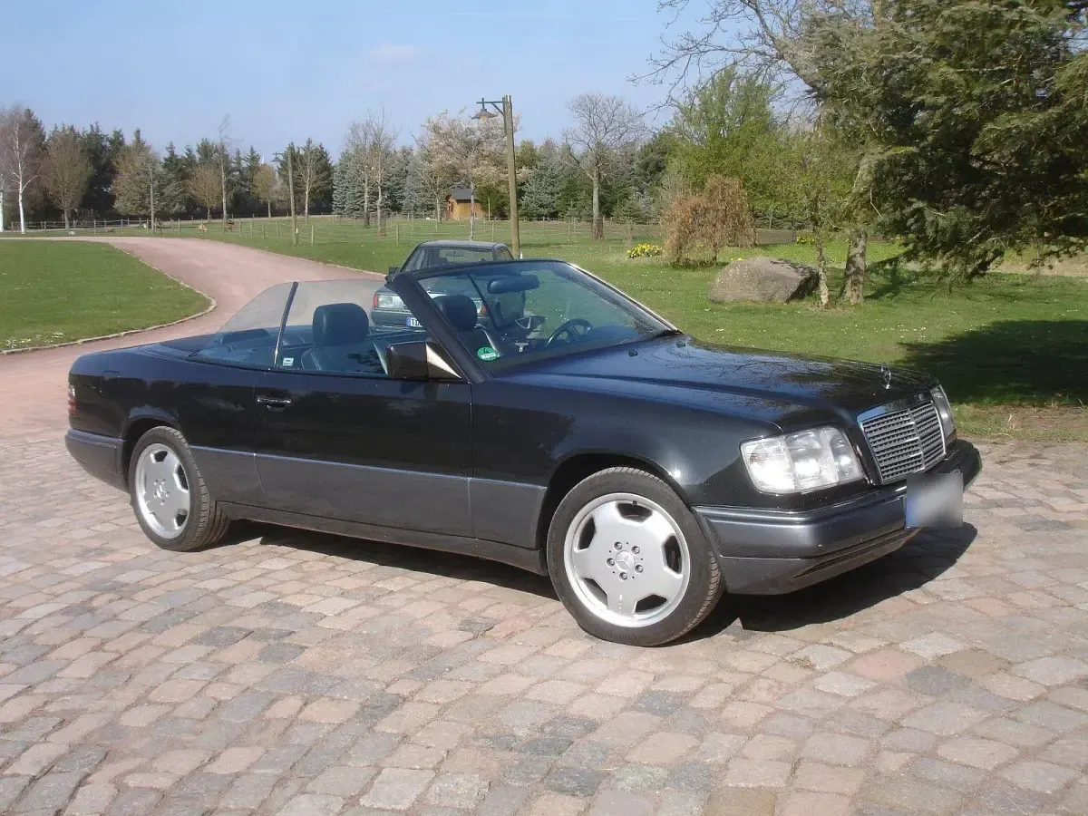 Gebraucht Mercedes E200 136 PS (100 kW) 1995 Schwarz Cabrio