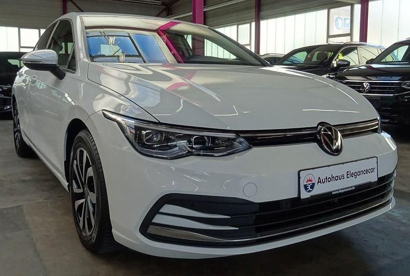 Gebraucht VW Golf VIII Active 150 PS (110 kW) 2023 Weiß Limousine