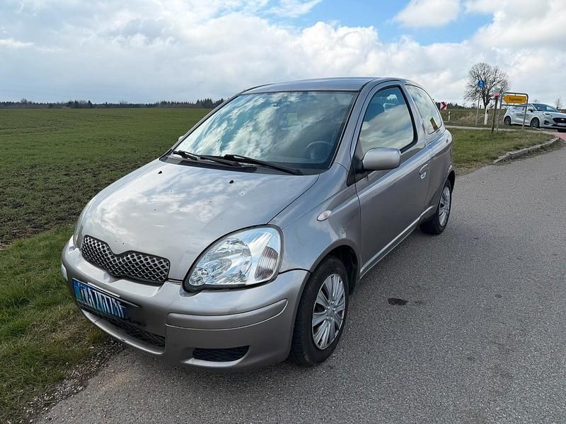 Gebraucht Toyota Yaris 65 PS (47 kW) 2003 Silber Kleinwagen