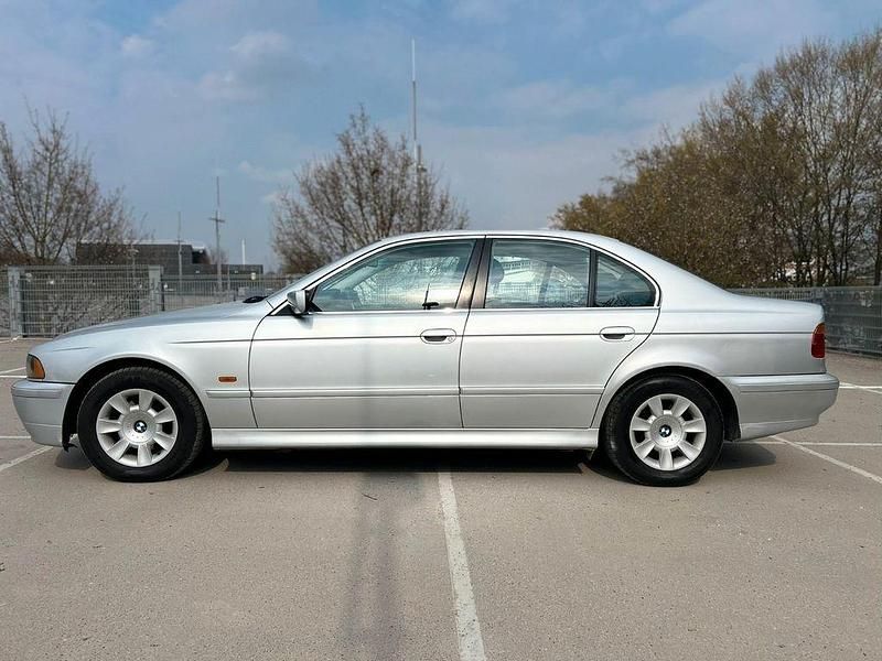 Gebraucht BMW 520 Exclusive 170 PS (125 kW) 2003 Silber Limousine