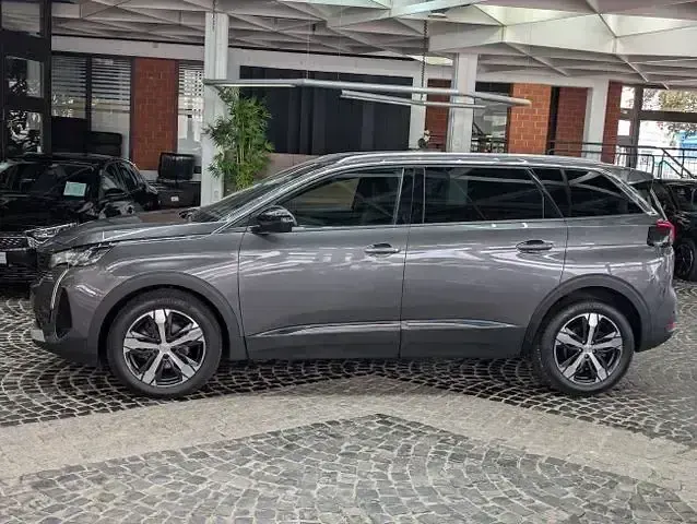 Gebraucht Peugeot 5008 Allure 131 PS (96 kW) 2023 Grau SUV