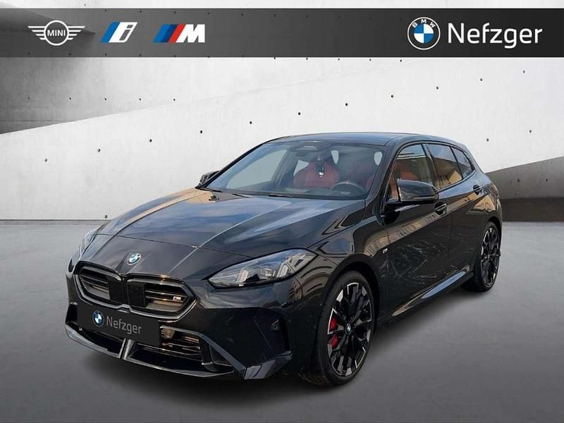 Black sapphire metallic Gebraucht 2024 BMW 135 M Sport Kleinwagen | 42.400 € (Teuer) - Bild 1/4