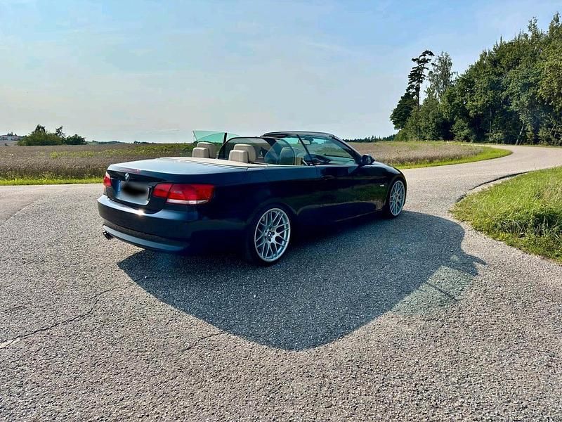 Gebraucht BMW 330 Cabriolet 272 PS (200 kW) 2008 Blau Cabrio