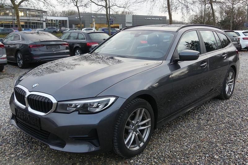 Grau Gebraucht 2020 BMW 320 Advantage Limousine | 18.950 € (Teuer) - Bild 1/4