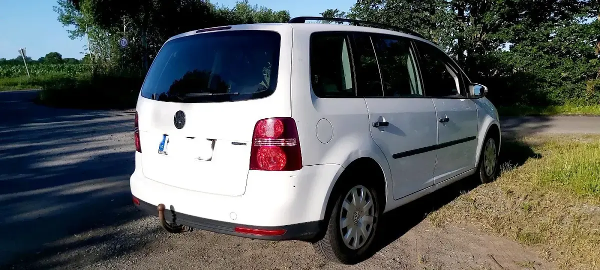 Gebraucht VW Touran 105 PS (77 kW) 2026 Weiß Van / Kleinbus