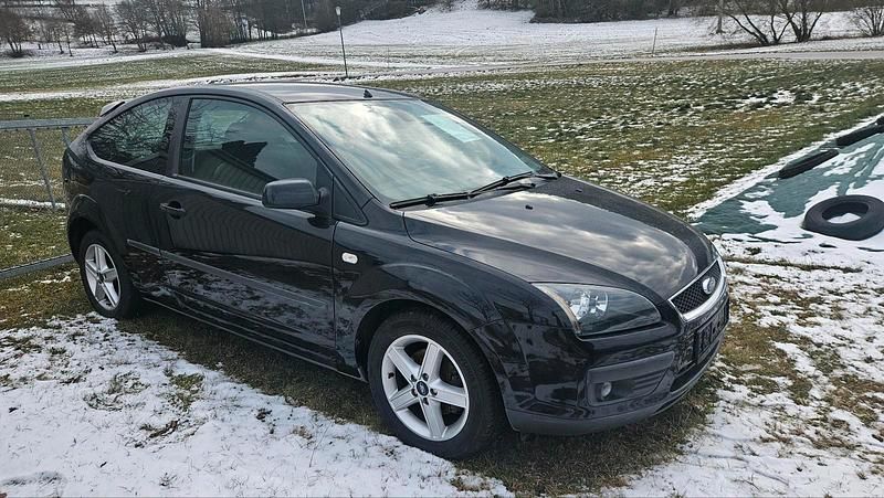 Schwarz Gebraucht 2006 Ford Focus Limousine | 2.690 € (Etwas zu teuer) - Bild 1/4