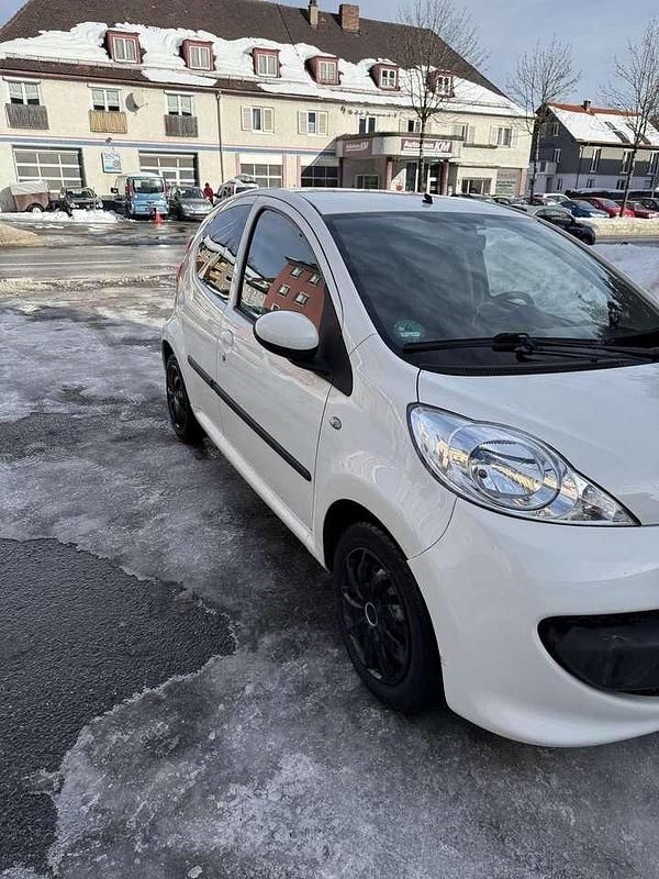 Gebraucht Peugeot 107 68 PS (50 kW) 2006 Kleinwagen