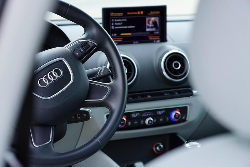 Grau Gebraucht 2014 Audi A3 Sportback Kleinwagen | 12.600 € (Etwas zu teuer) - Bild 1/4