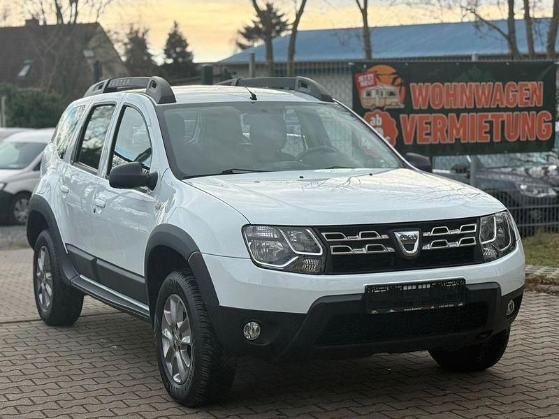 Weiß Gebraucht 2015 Dacia Duster Lauréate SUV | 6.990 € (Fairer Preis) - Bild 1/4