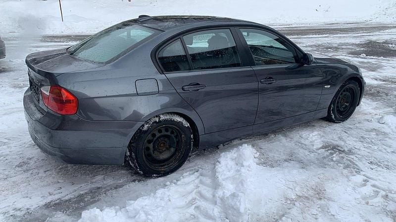 Gebraucht BMW 320 163 PS (119 kW) 2007 Grau Limousine