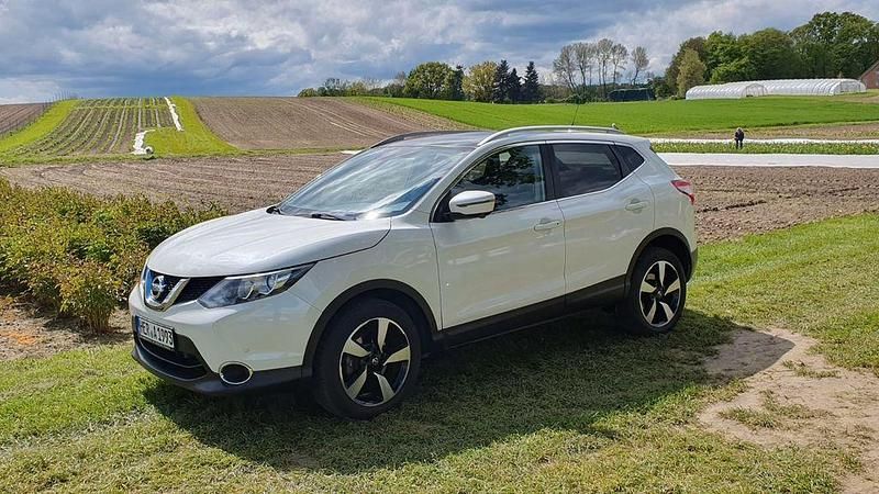 Weiß Gebraucht 2017 Nissan Qashqai 360º SUV | 14.500 € (Fairer Preis) - Bild 1/4