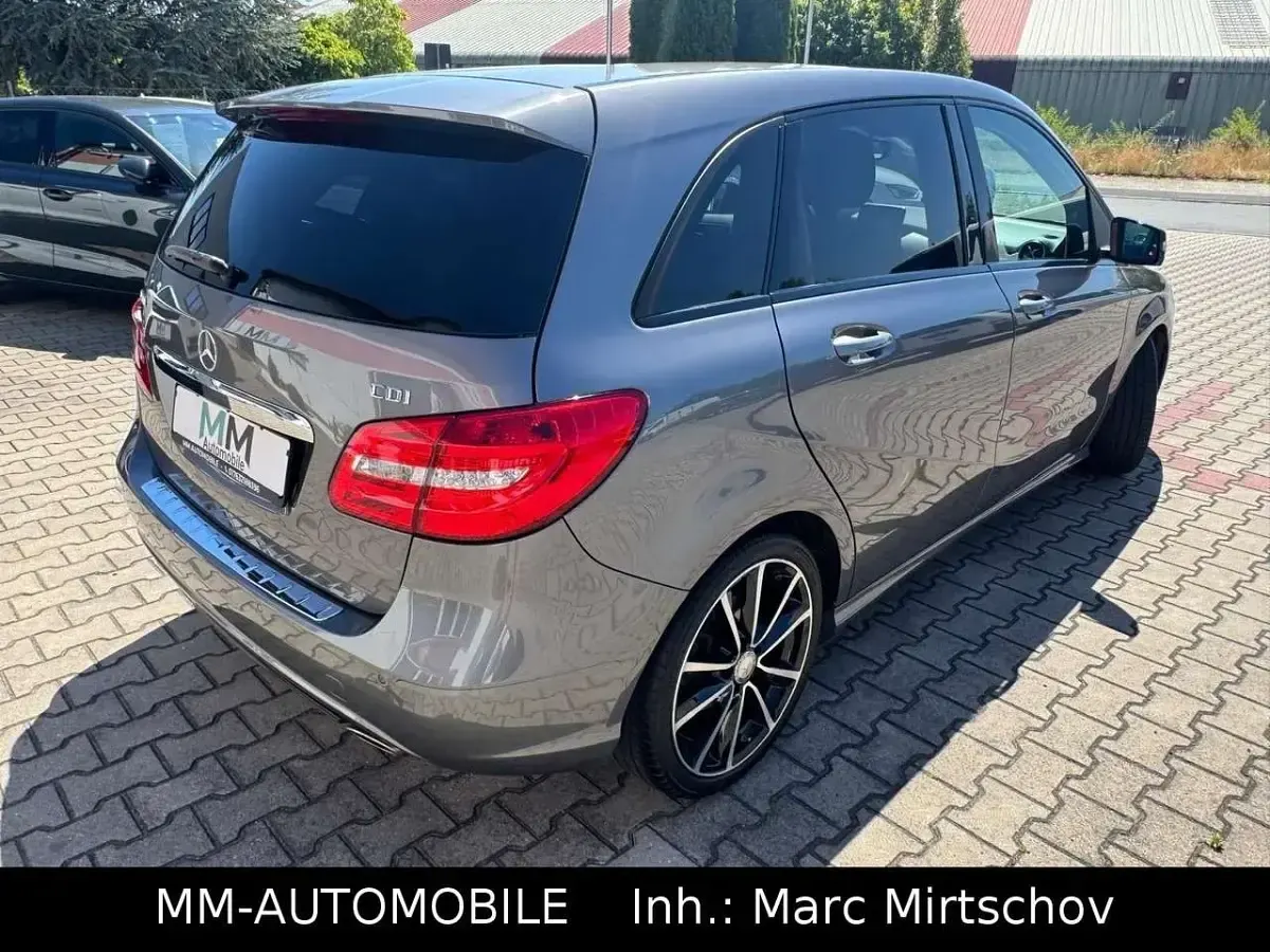 Gebraucht Mercedes B200 136 PS (100 kW) 2014 Mountaingrau Kleinwagen