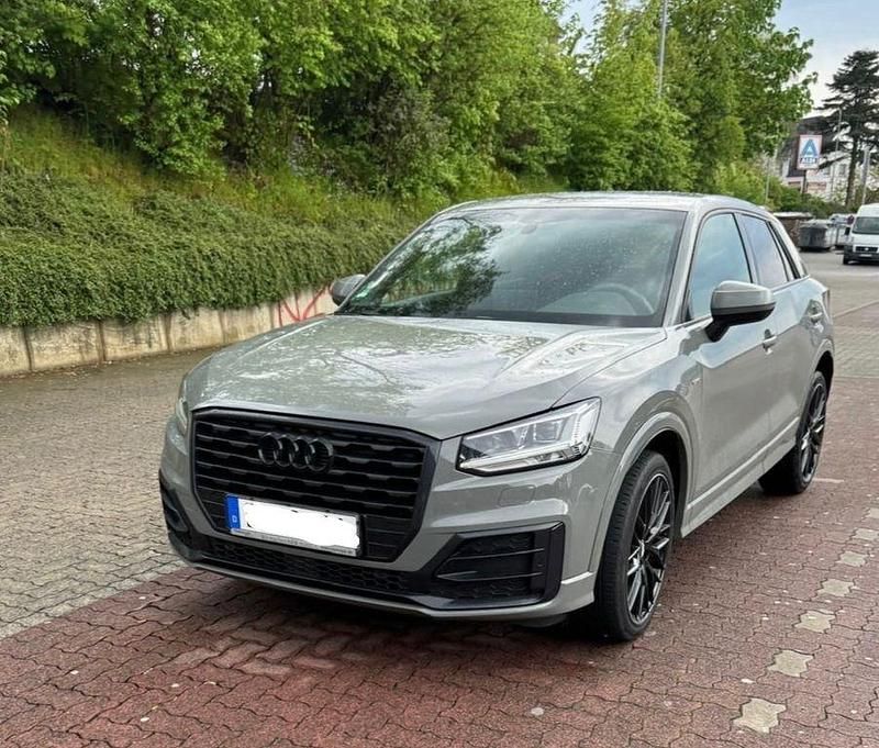 Grau Gebraucht 2020 Audi Q2 Ambiente SUV | 24.700 € (Teuer) - Bild 1/3