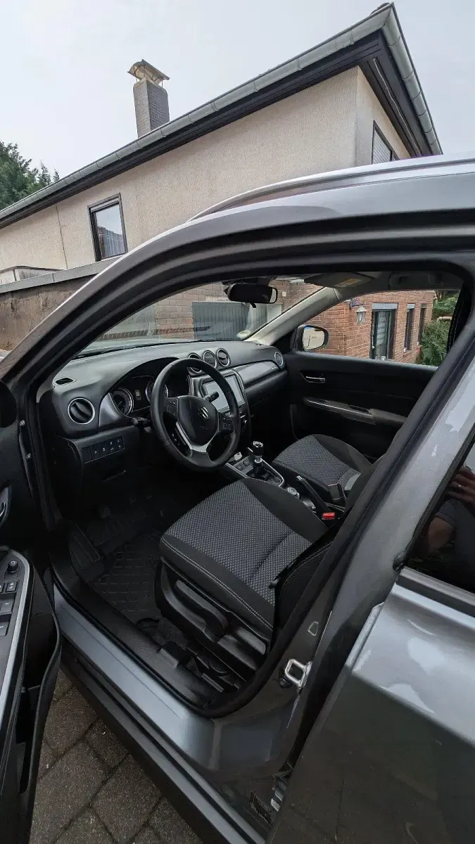 Gebraucht Suzuki Vitara 129 PS (94 kW) 2022 Silber SUV