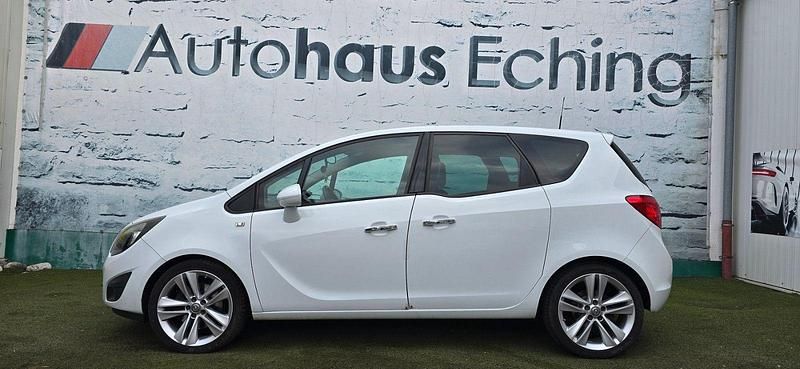 Weiß Gebraucht 2011 Opel Meriva Van / Kleinbus | 4.950 € (Fairer Preis) - Bild 1/4