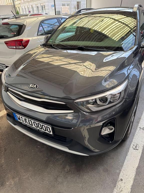 Grau Gebraucht 2018 Kia Stonic Platinum Edition SUV | 12.000 € (Guter Preis) - Bild 1/4