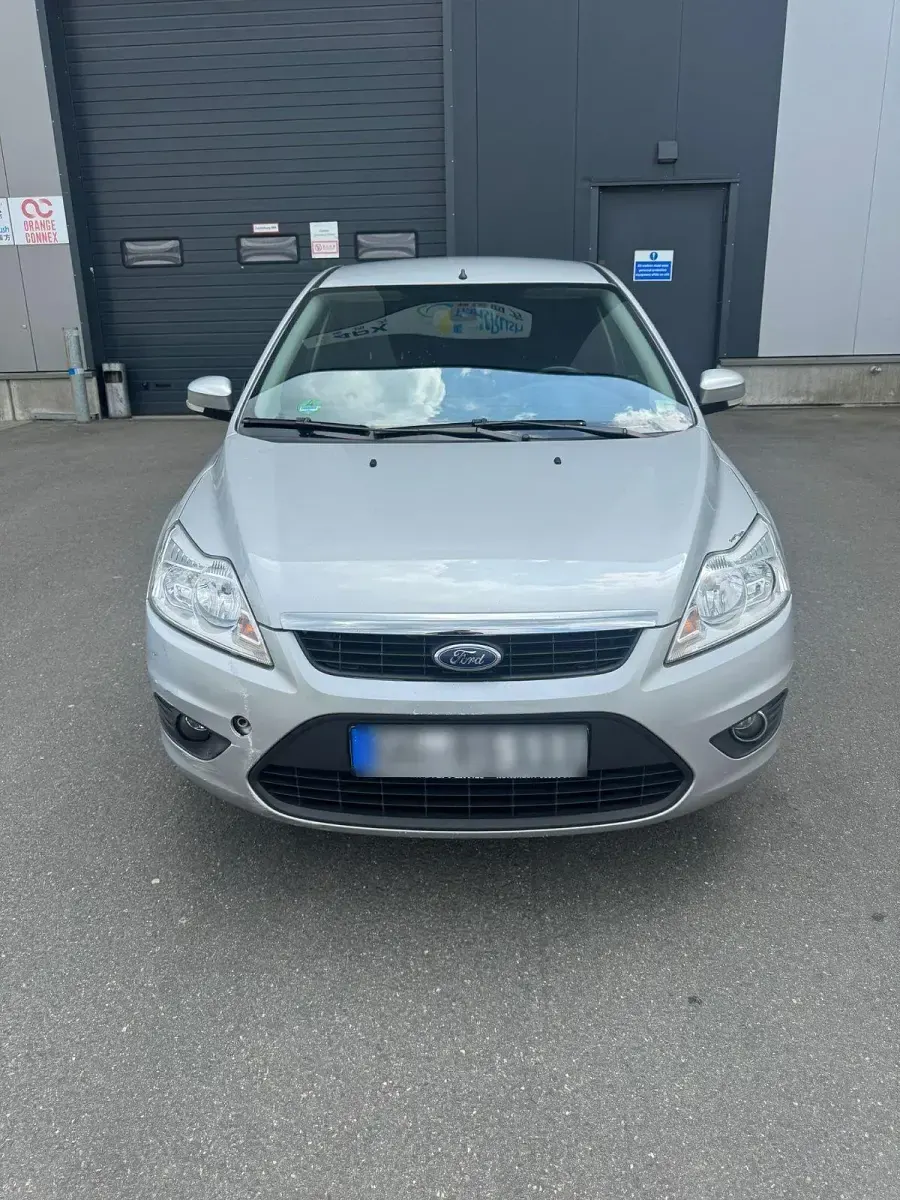 Gebraucht Ford Focus 100 PS (73 kW) 2009 Kleinwagen