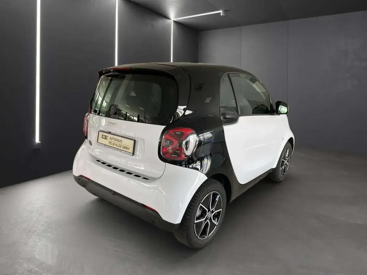 Gebraucht Smart ForTwo Electric Drive Exclusive 60 kW (82 PS) 2024 Weiß Coupé