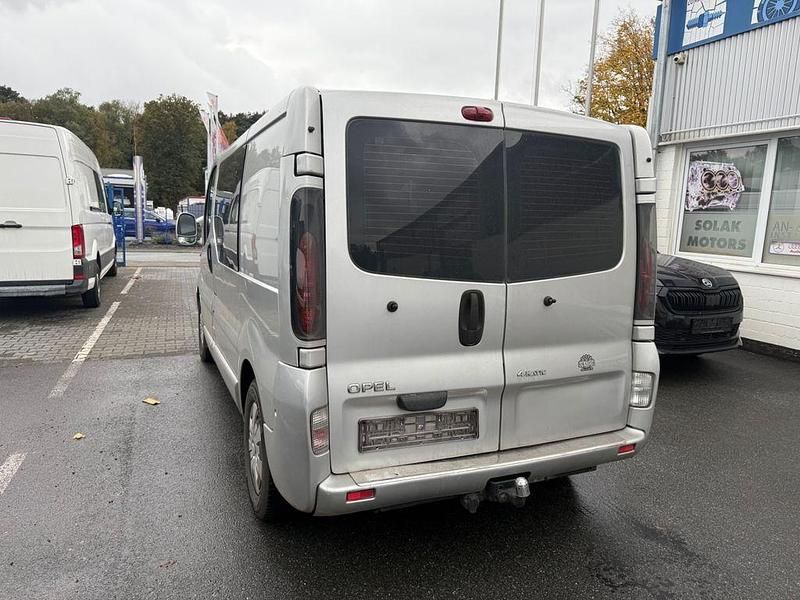 Gebraucht Opel Vivaro 135 PS (99 kW) 2006 Silber Van / Kleinbus