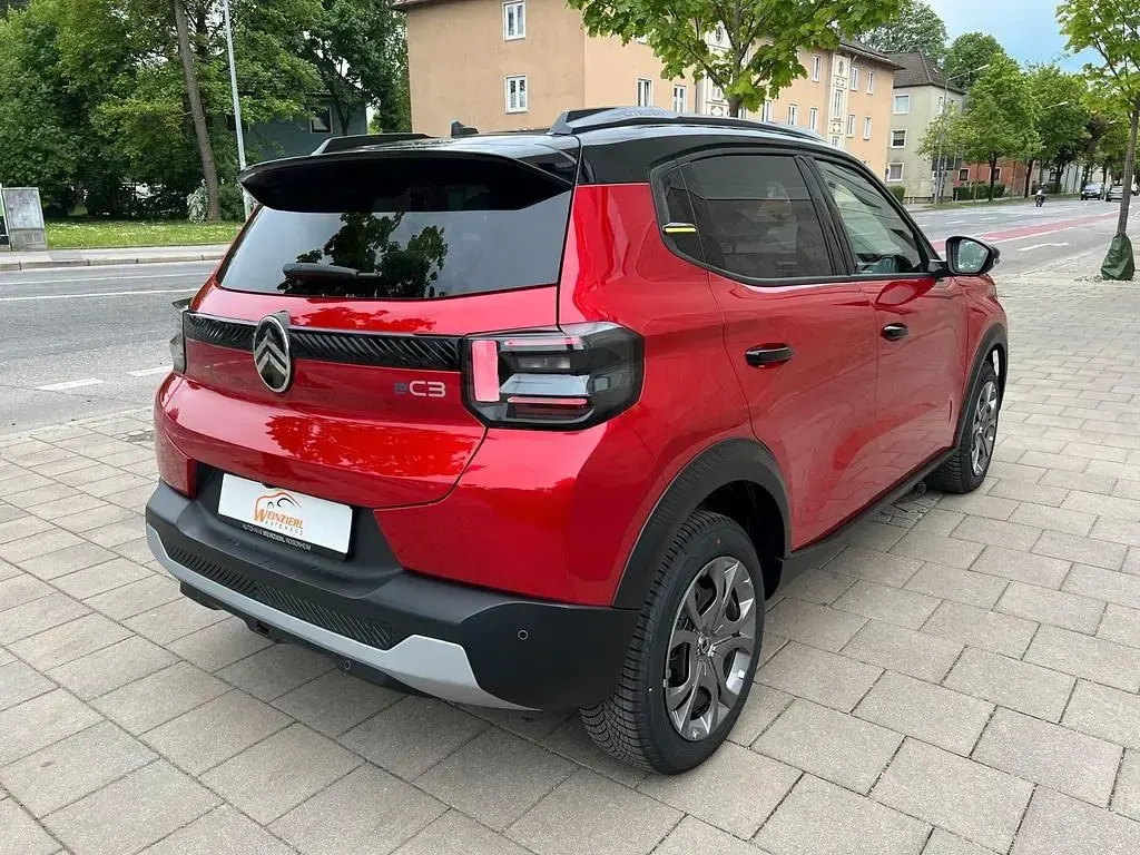 Używany Citroën e-C3 83 kW (113 KM) 2026 Czerwony Sedan/Limuzyna