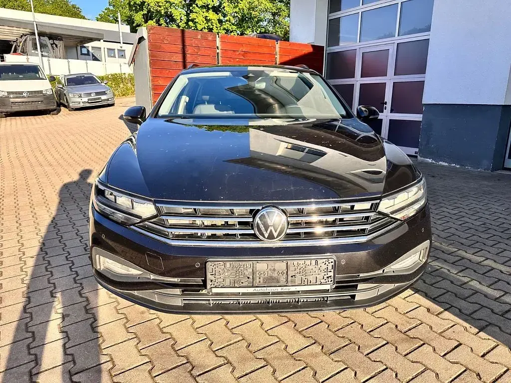 Używany VW Passat Conceptline 150 KM (110 kW) 2023 Czarny Kombi