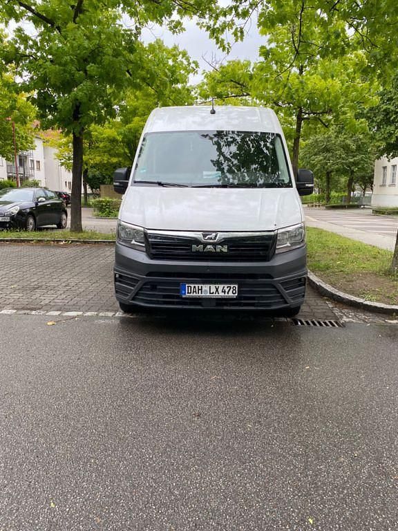 Braun Gebraucht 2019 MAN TGE Van | 10.500 € - Bild 1/4