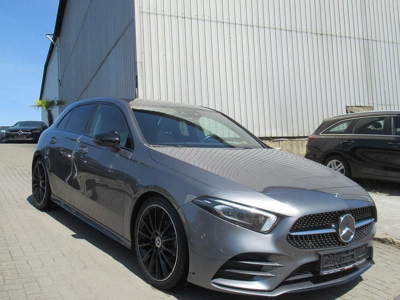 Grau Gebraucht 2018 Mercedes A200 AMG Limousine | 25.890 € (Fairer Preis) - Bild 1/4