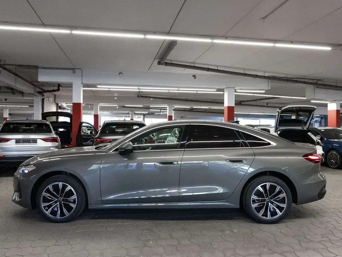 Gebraucht Audi A5 Sport 204 PS (150 kW) 2025 Chronosgrau metallic Limousine