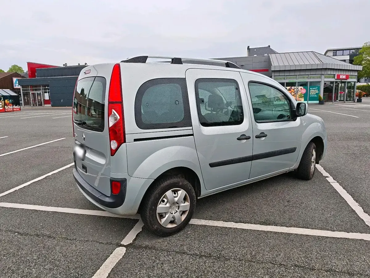 Gebraucht Renault Kangoo 106 PS (77 kW) 2011 Silber Van / Kleinbus