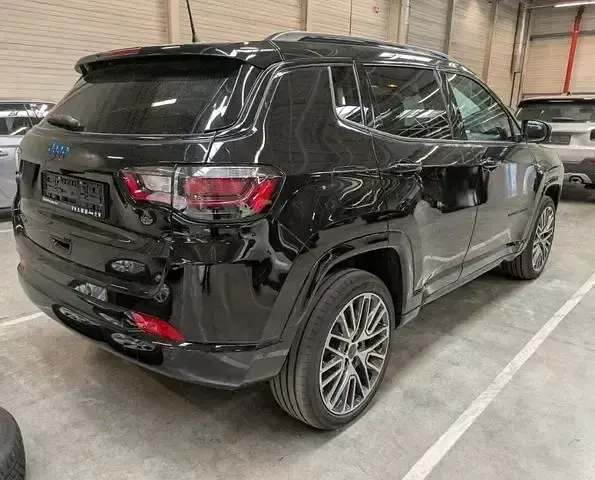 Gebraucht Jeep Compass Summit 241 PS (177 kW) 2024 Schwarz SUV