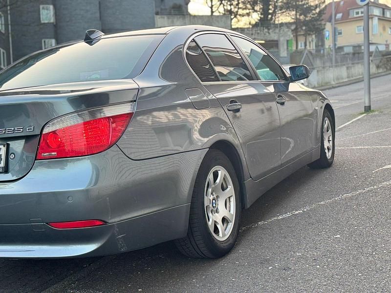 Gebraucht BMW 525 177 PS (130 kW) 2006 Grau Limousine