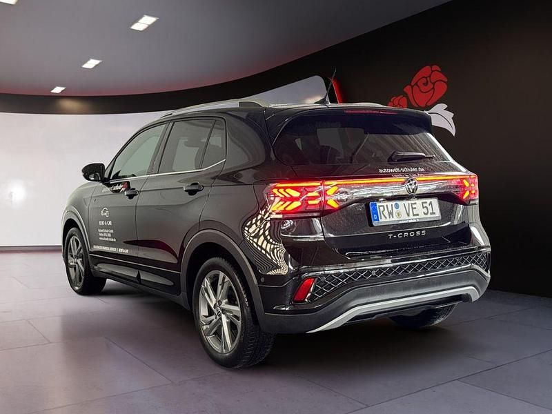 Gebraucht VW T-Cross R-line 150 PS (110 kW) 2024 Deep black perleffekt SUV