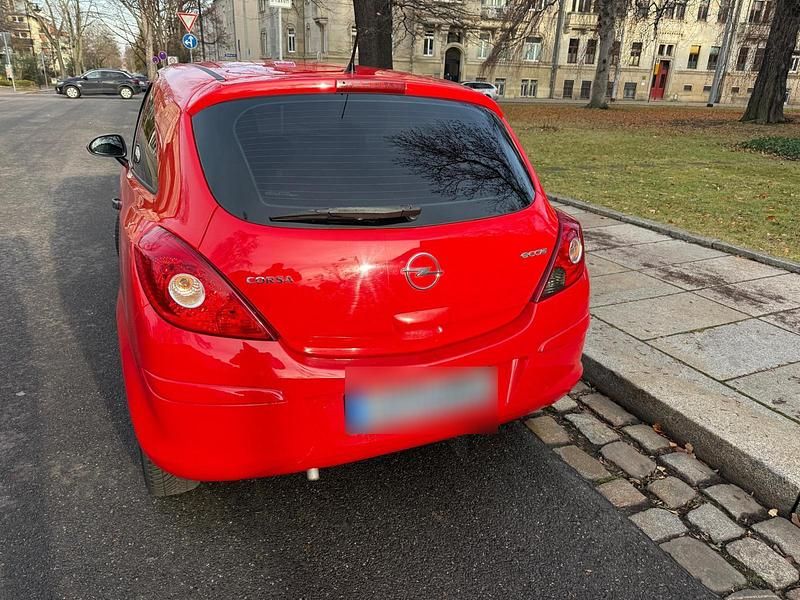 Usata Opel Corsa 60 CV (44 kW) 2009 Rosso Utilitaria