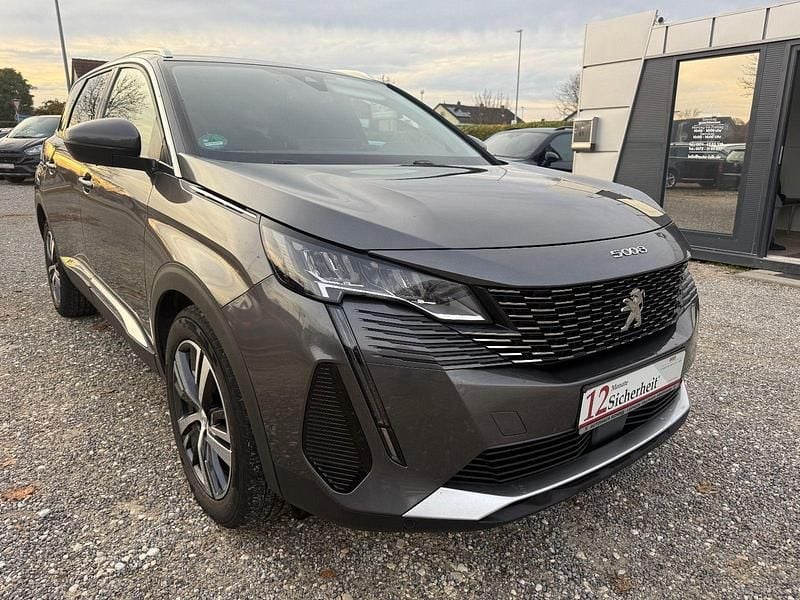 Grau Gebraucht 2021 Peugeot 5008 Allure Van / Kleinbus | 20.499 € (Superpreis) - Bild 1/4