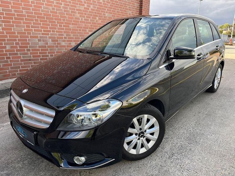 Schwarz Gebraucht 2013 Mercedes B180 Van / Kleinbus | 12.500 € (Fairer Preis) - Bild 1/4