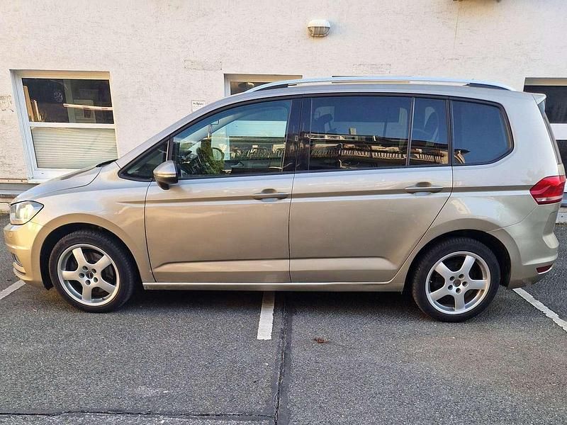 Gebraucht VW Touran 150 PS (110 kW) 2016 Bronze Van / Kleinbus